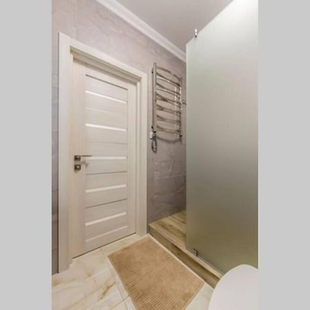 Новые Светлые Апартаменты Метро Славутич Kiew Exterior foto