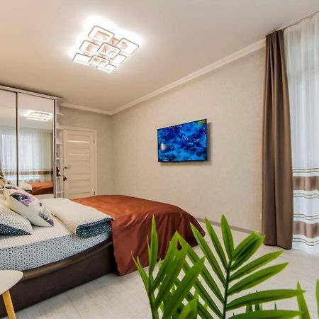 Новые Светлые Апартаменты Метро Славутич Kiew Exterior foto