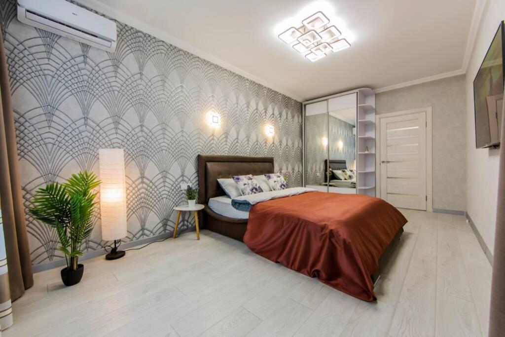 Новые Светлые Апартаменты Метро Славутич Kiew Exterior foto
