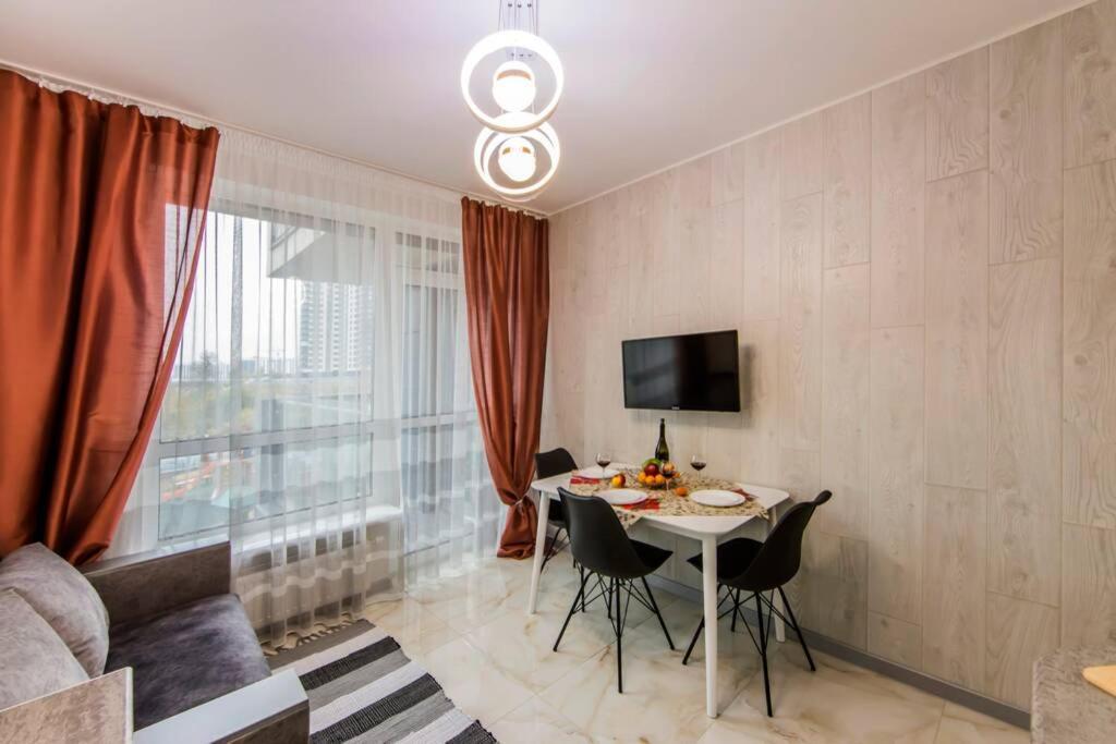 Новые Светлые Апартаменты Метро Славутич Kiew Exterior foto