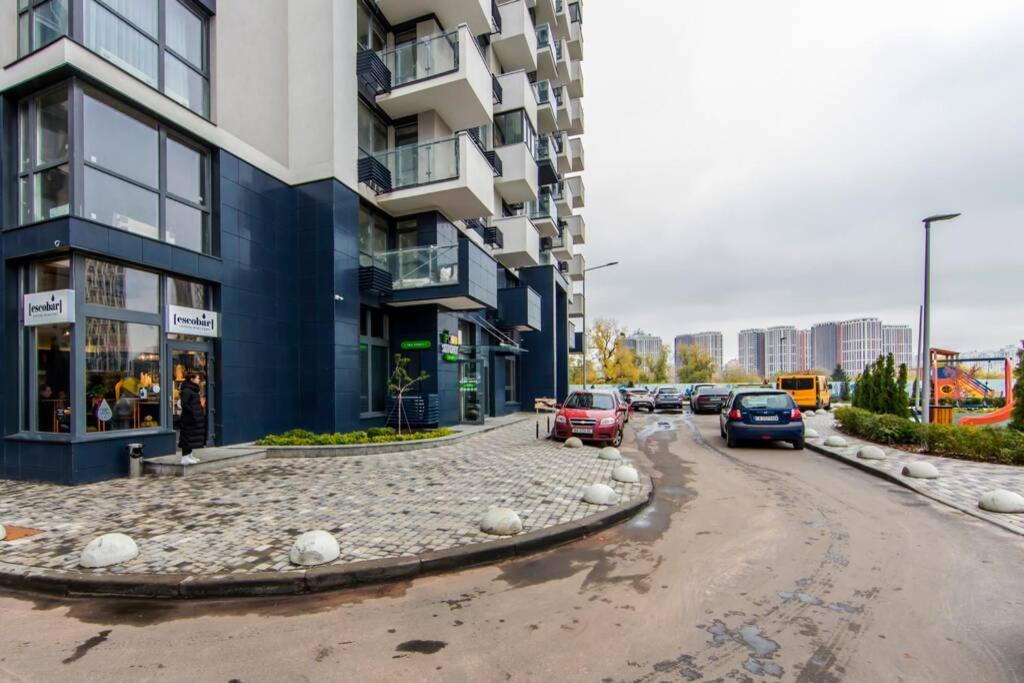 Новые Светлые Апартаменты Метро Славутич Kiew Exterior foto