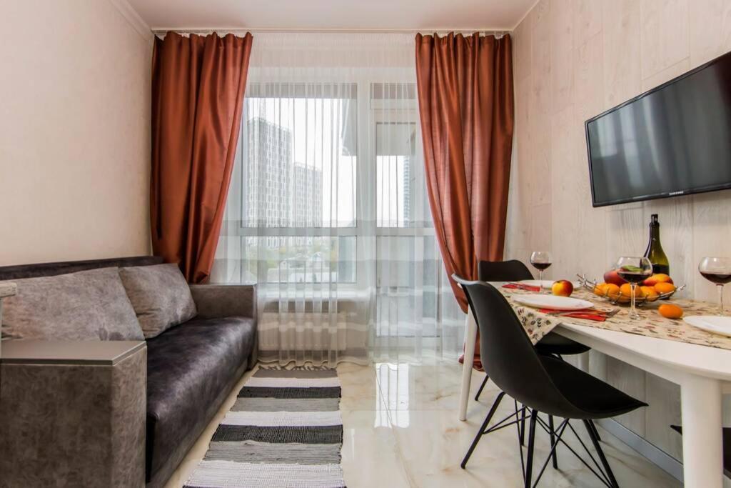 Новые Светлые Апартаменты Метро Славутич Kiew Exterior foto