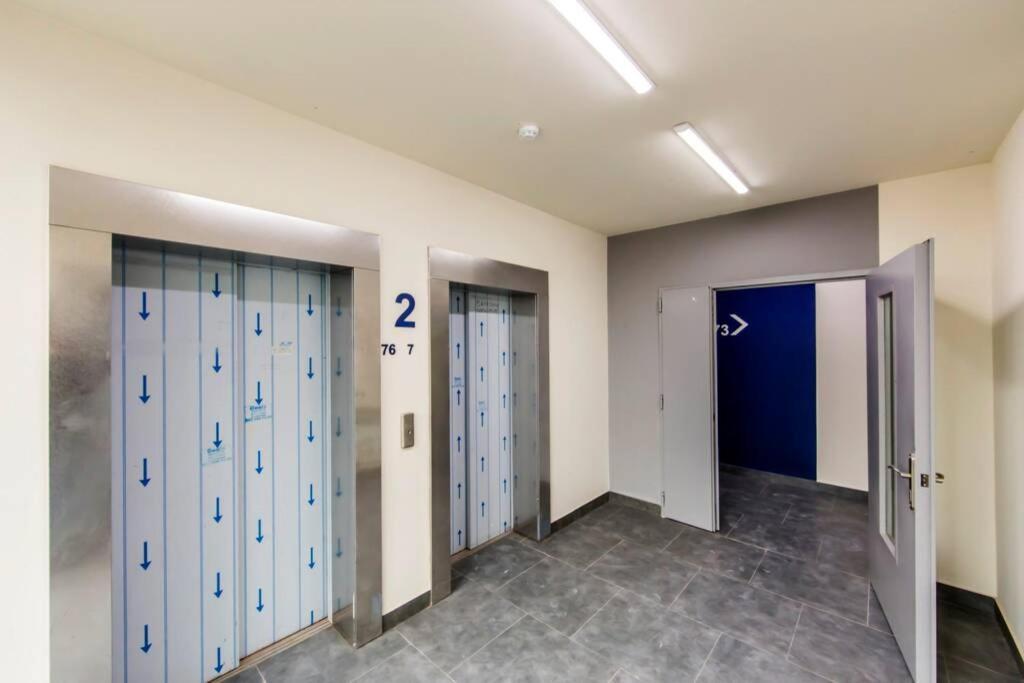 Новые Светлые Апартаменты Метро Славутич Kiew Exterior foto
