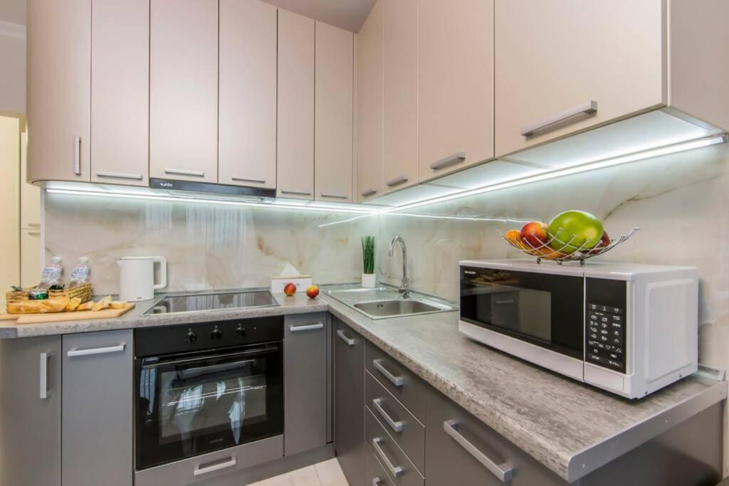 Новые Светлые Апартаменты Метро Славутич Kiew Exterior foto