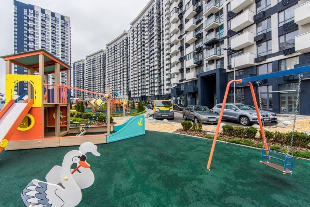 Новые Светлые Апартаменты Метро Славутич Kiew Exterior foto